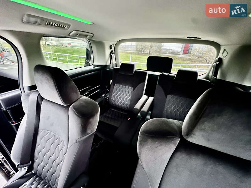 Мінівен Toyota Vellfire 2018 в Києві