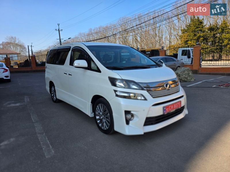 Toyota Vellfire 2014