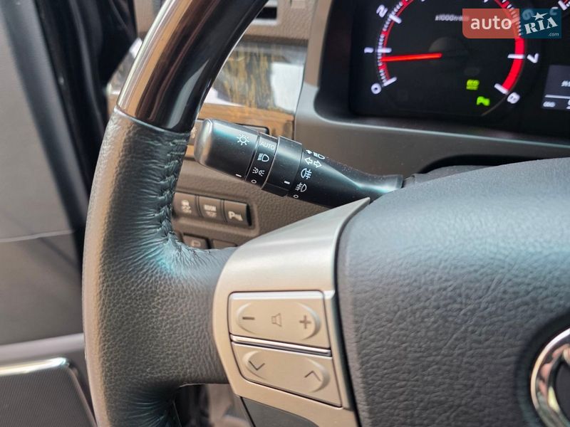 Минивэн Toyota Vellfire 2013 в Одессе