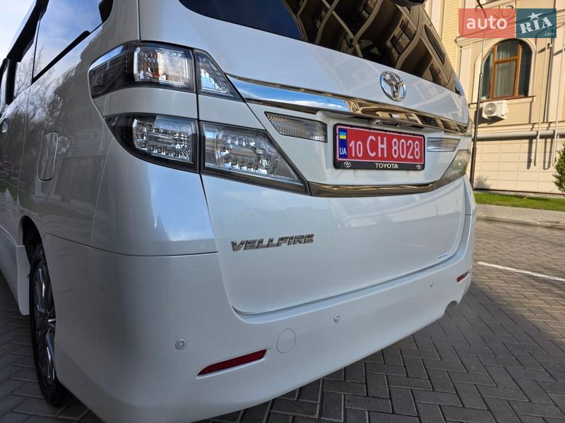 Мінівен Toyota Vellfire 2013 в Одесі