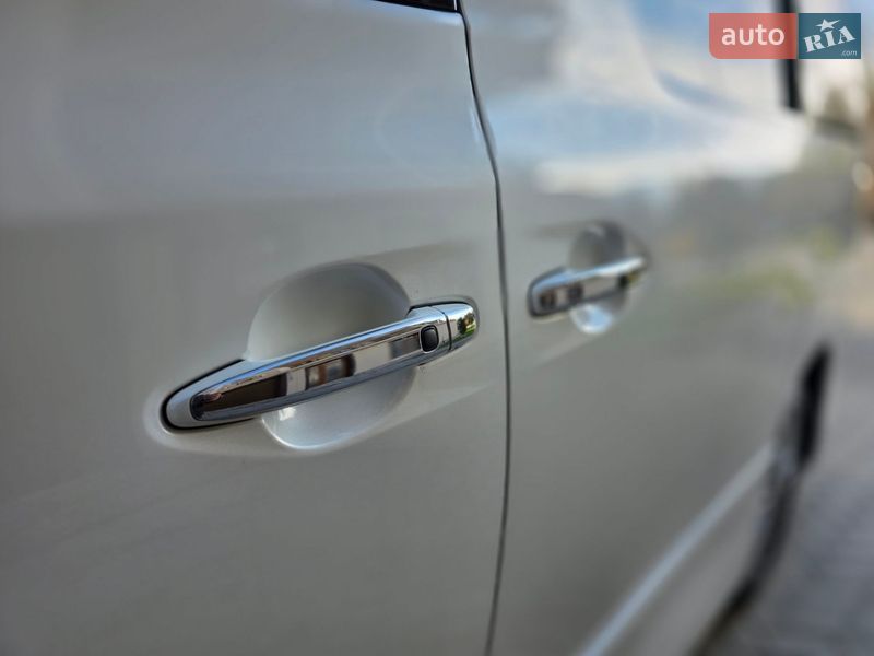 Мінівен Toyota Vellfire 2013 в Одесі