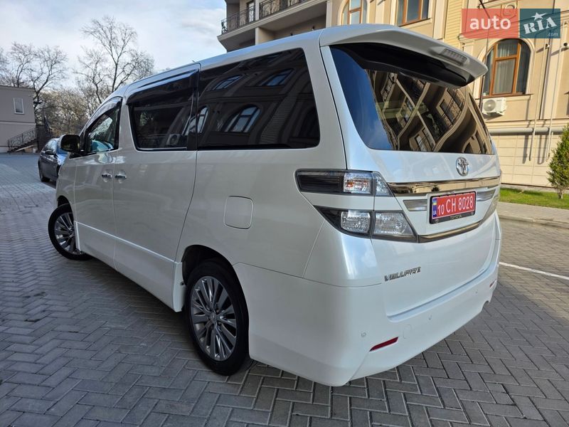Мінівен Toyota Vellfire 2013 в Одесі