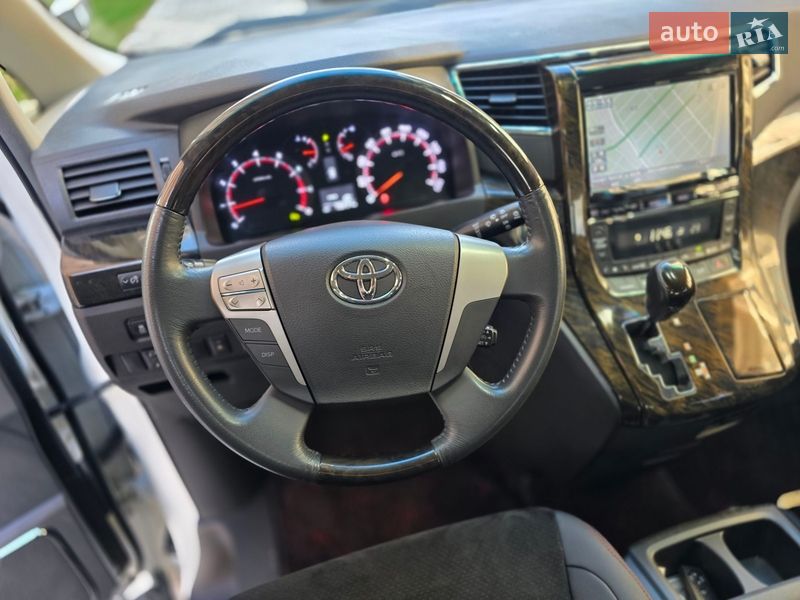 Мінівен Toyota Vellfire 2013 в Одесі