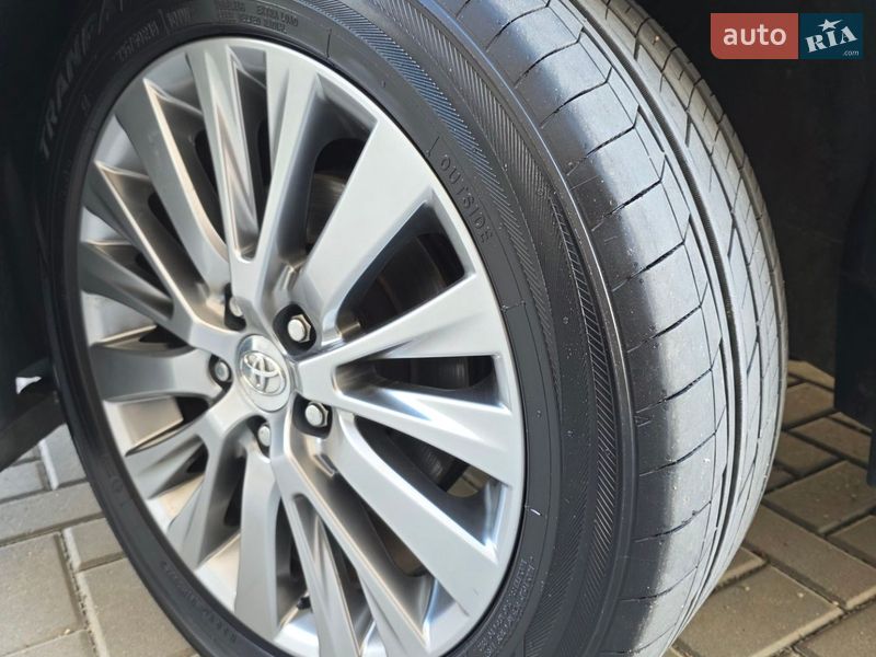 Мінівен Toyota Vellfire 2013 в Одесі