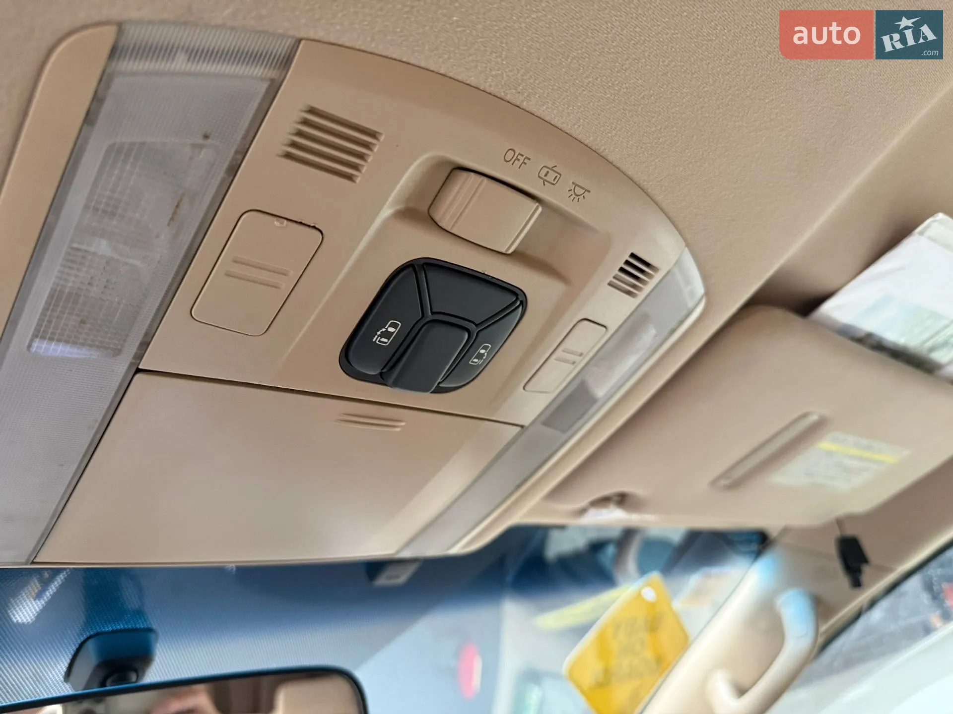 2010 Toyota Vellfire - мініатюра 11