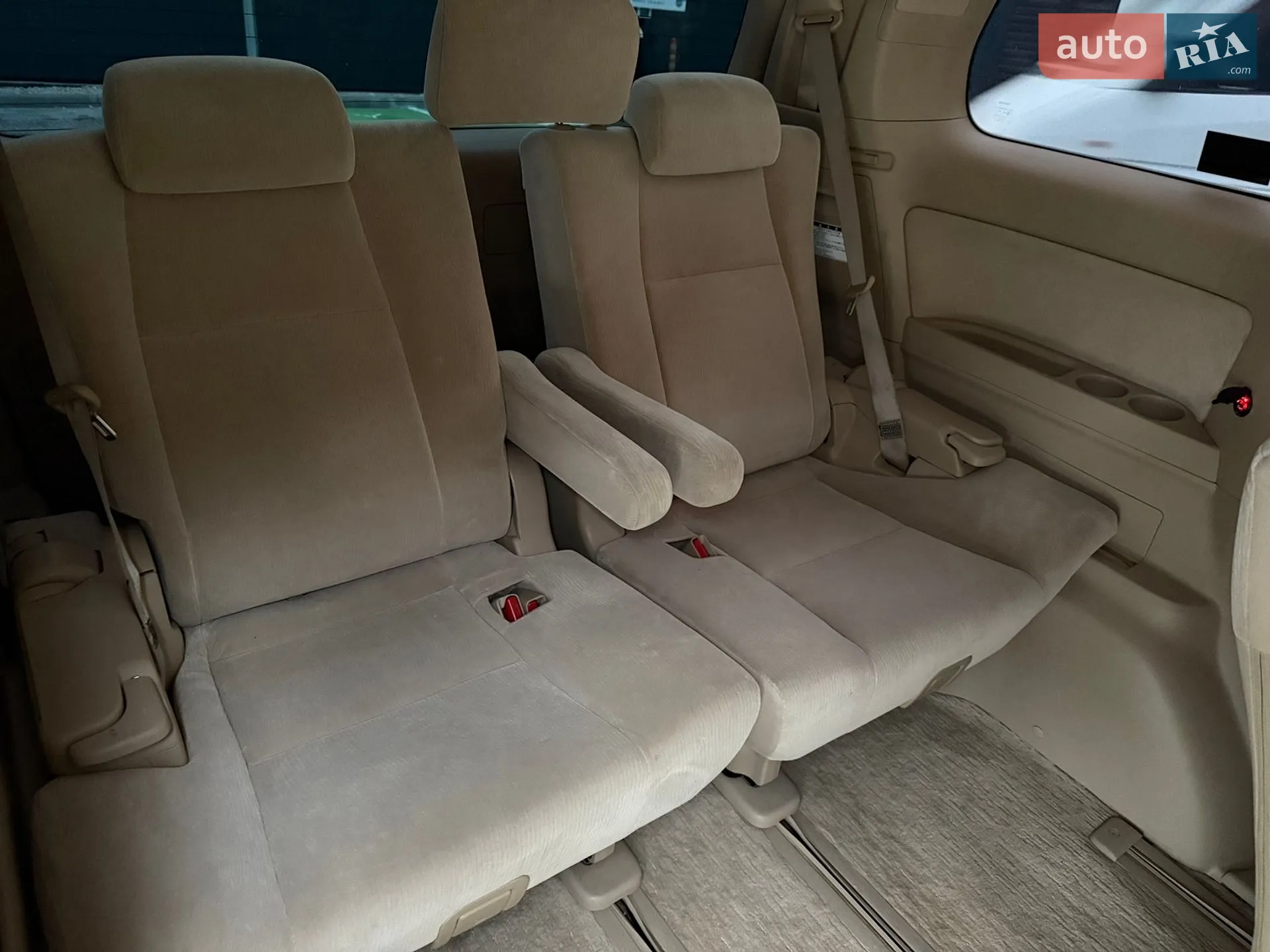 2010 Toyota Vellfire - мініатюра 16