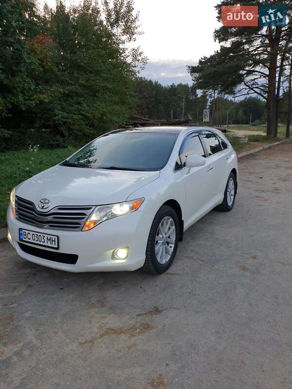 Позашляховик / Кросовер Toyota Venza 2010 в Львові