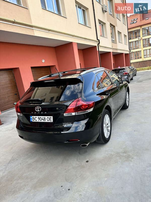 Позашляховик / Кросовер Toyota Venza 2013 в Львові
