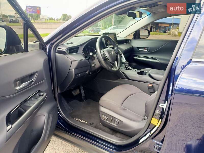 Позашляховик / Кросовер Toyota Venza 2020 в Львові