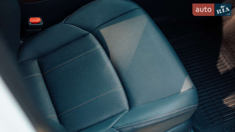 Позашляховик / Кросовер Toyota Venza 2021 в Чернівцях