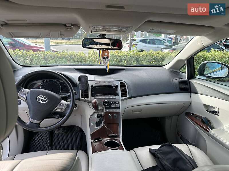 Позашляховик / Кросовер Toyota Venza 2011 в Житомирі