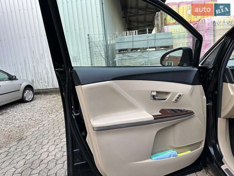 Позашляховик / Кросовер Toyota Venza 2013 в Києві