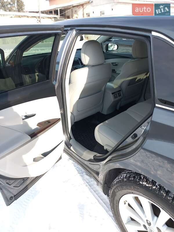 Позашляховик / Кросовер Toyota Venza 2009 в Сокалі