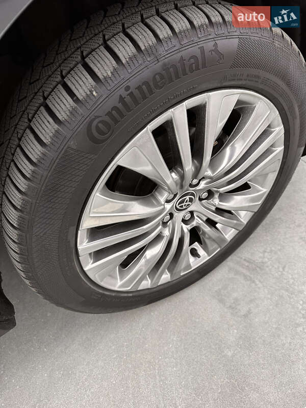 Позашляховик / Кросовер Toyota Venza 2021 в Києві