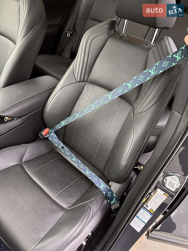 Позашляховик / Кросовер Toyota Venza 2021 в Києві