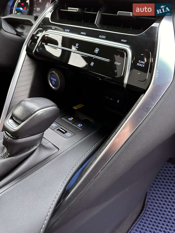 Позашляховик / Кросовер Toyota Venza 2021 в Києві