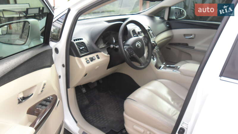 Позашляховик / Кросовер Toyota Venza 2013 в Запоріжжі