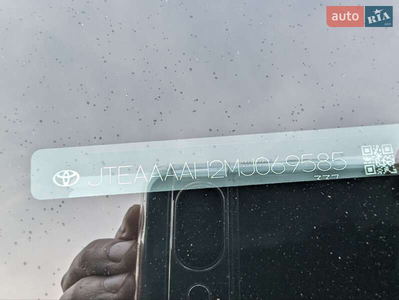 Внедорожник / Кроссовер Toyota Venza 2021 в Киеве