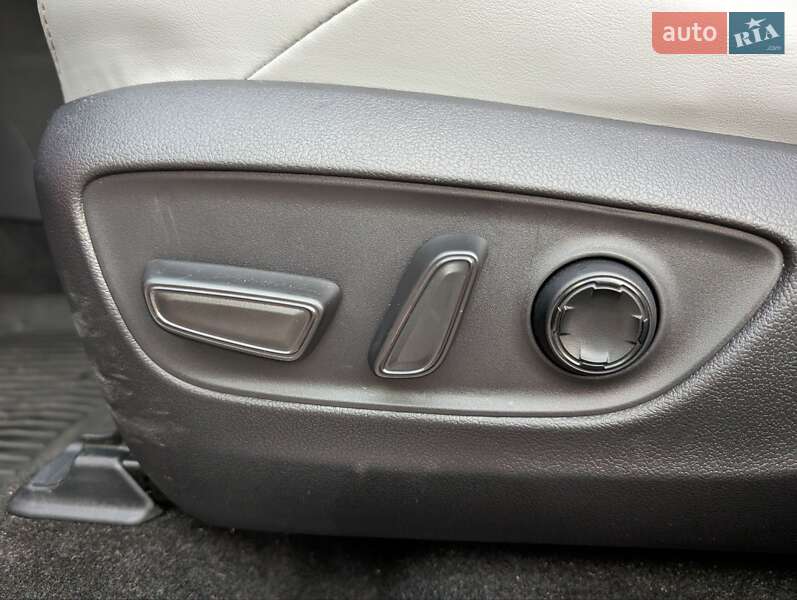 Внедорожник / Кроссовер Toyota Venza 2021 в Киеве