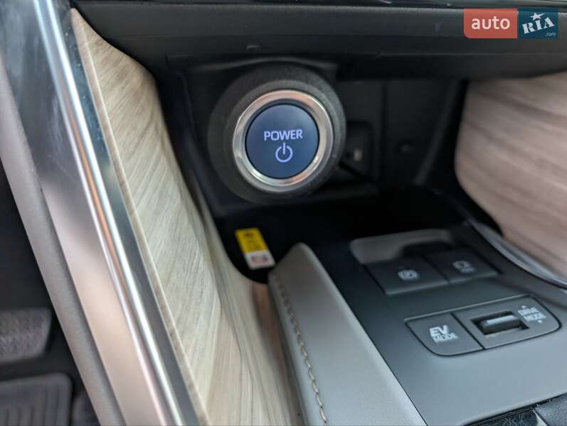 Внедорожник / Кроссовер Toyota Venza 2021 в Киеве