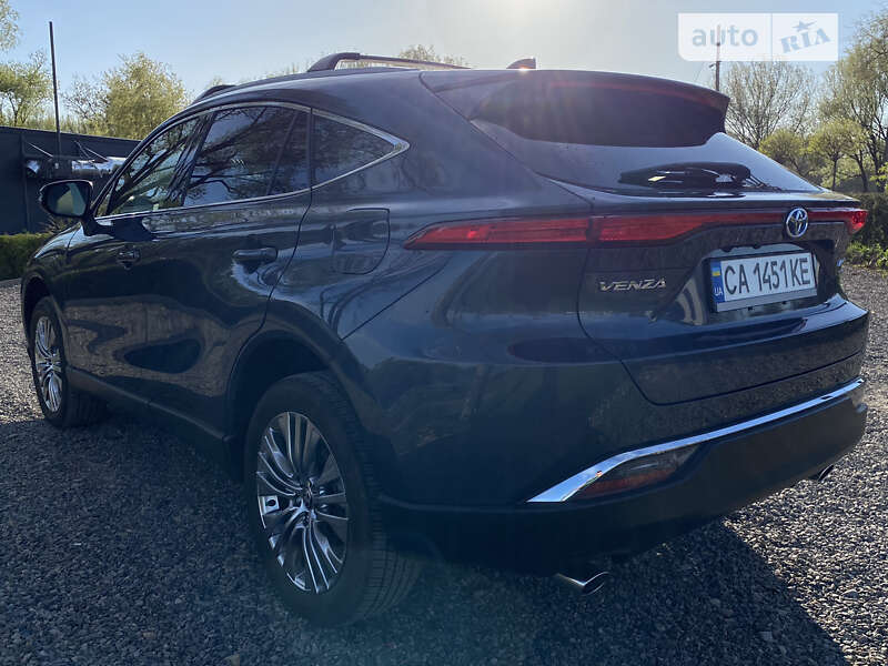 Позашляховик / Кросовер Toyota Venza 2021 в Умані