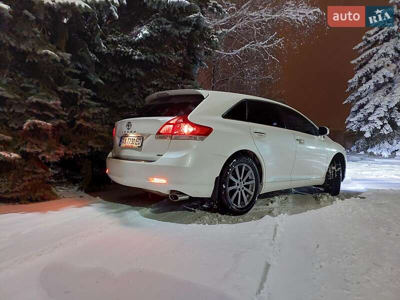 Позашляховик / Кросовер Toyota Venza 2010 в Харкові