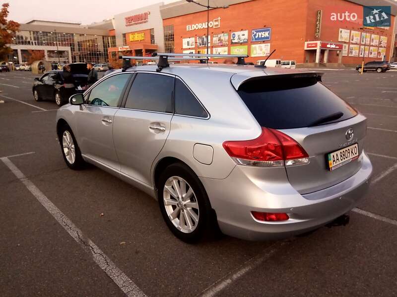Позашляховик / Кросовер Toyota Venza 2011 в Києві