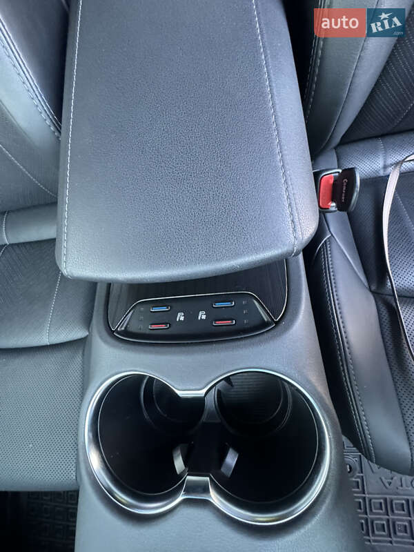 Позашляховик / Кросовер Toyota Venza 2021 в Києві фото 13 Позашляховик / Кросовер Toyota Venza 2021 в Києві
