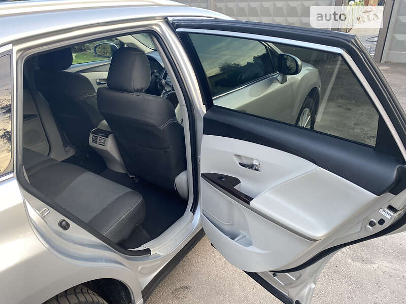 Внедорожник / Кроссовер Toyota Venza 2010 в Конотопе