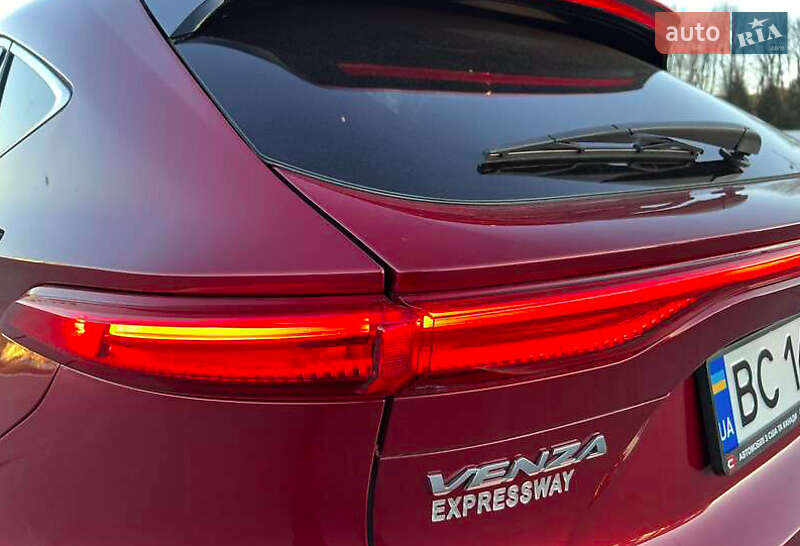 Позашляховик / Кросовер Toyota Venza 2021 в Львові