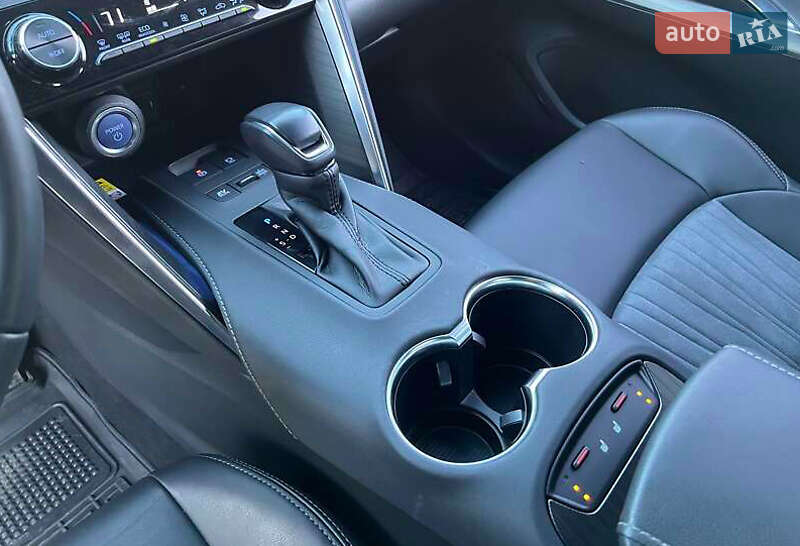 Позашляховик / Кросовер Toyota Venza 2021 в Львові