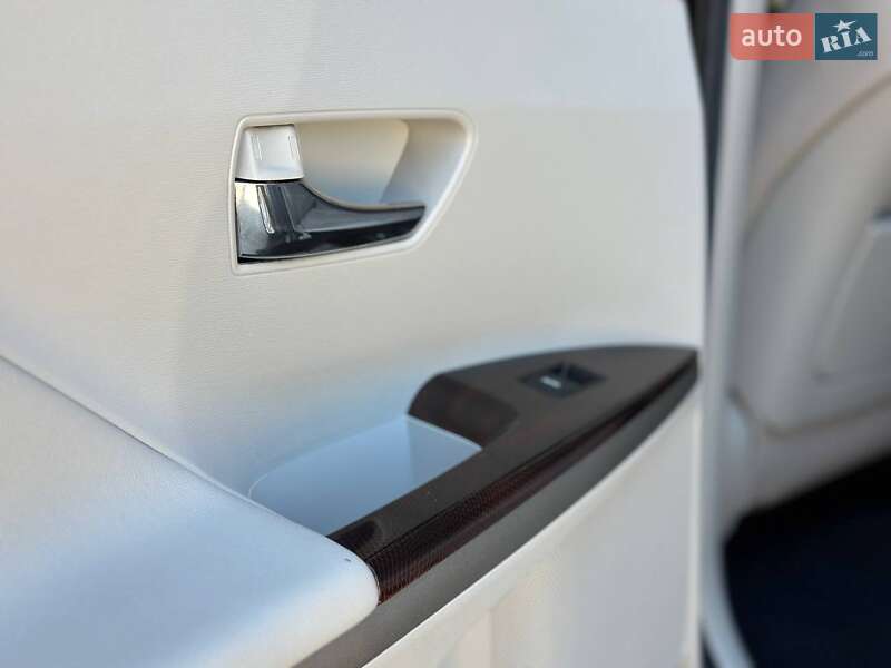 Позашляховик / Кросовер Toyota Venza 2011 в Самборі