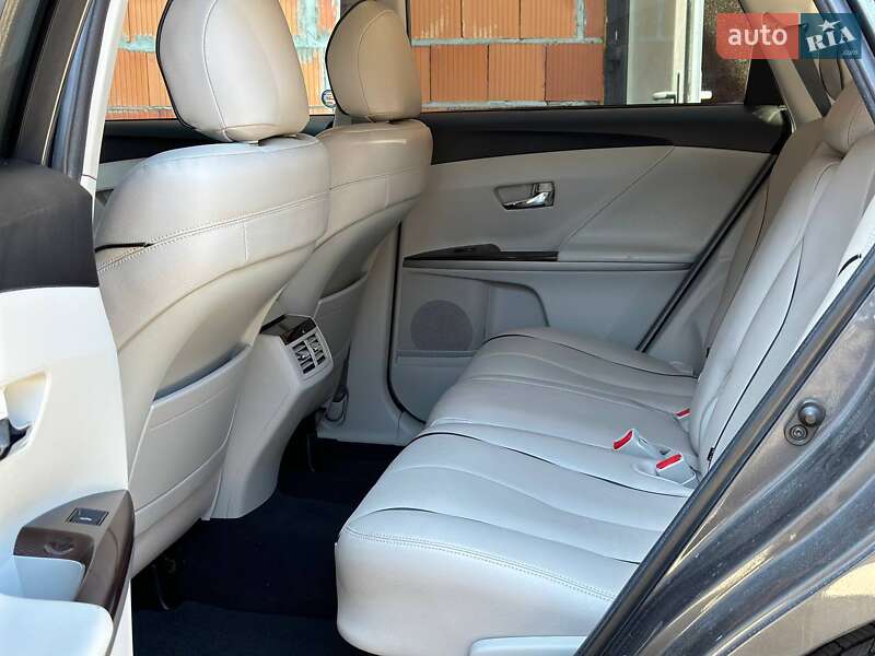 Позашляховик / Кросовер Toyota Venza 2011 в Самборі