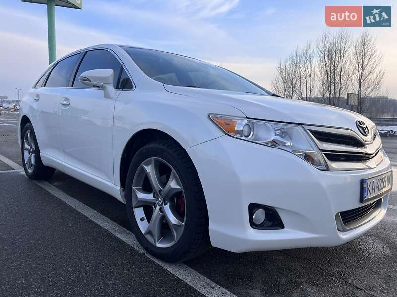 Позашляховик / Кросовер Toyota Venza 2013 в Києві