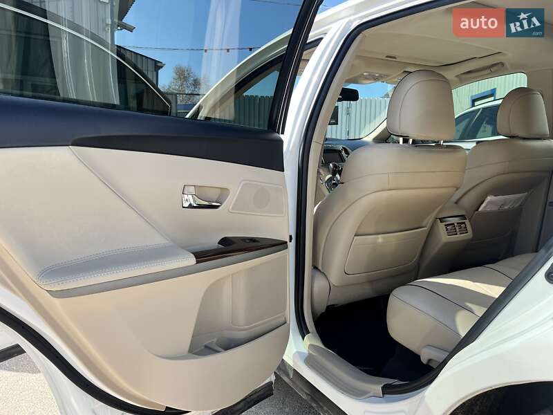 Позашляховик / Кросовер Toyota Venza 2013 в Києві