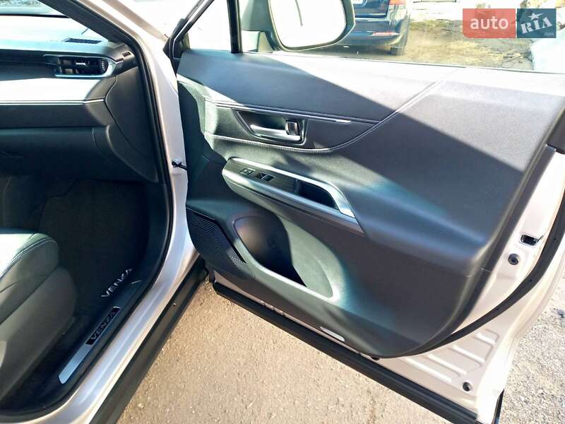 Позашляховик / Кросовер Toyota Venza 2022 в Львові