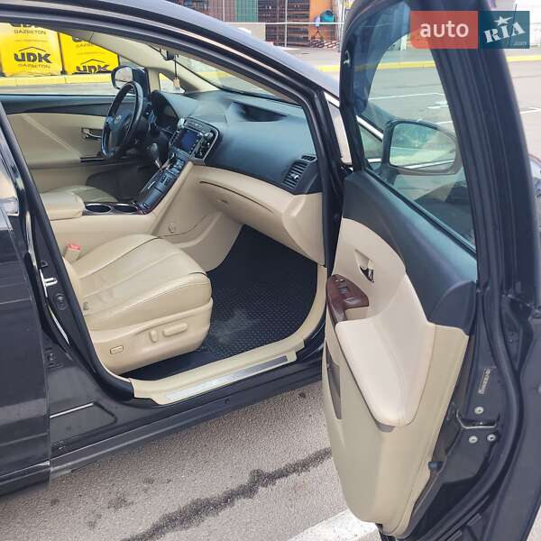 Позашляховик / Кросовер Toyota Venza 2010 в Кам'янському