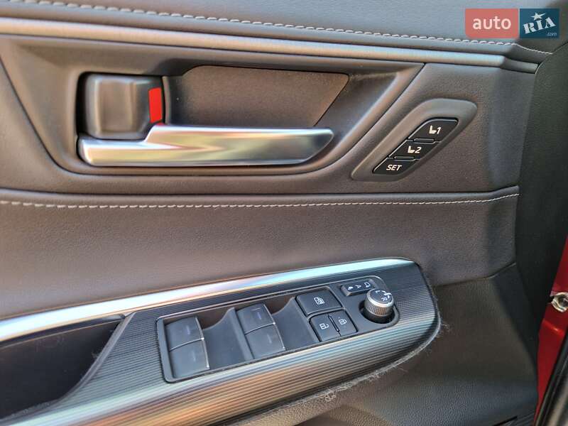 Позашляховик / Кросовер Toyota Venza 2021 в Дніпрі
