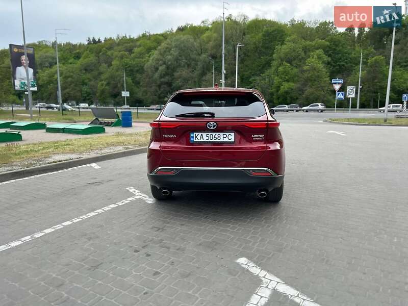 Позашляховик / Кросовер Toyota Venza 2021 в Обухові
