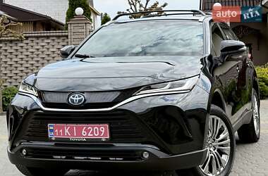 Позашляховик / Кросовер Toyota Venza 2024 в 