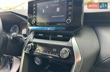 Позашляховик / Кросовер Toyota Venza 2021 в 