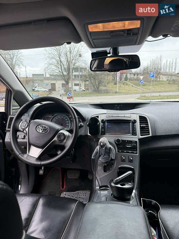 Позашляховик / Кросовер Toyota Venza 2014 в Рівному
