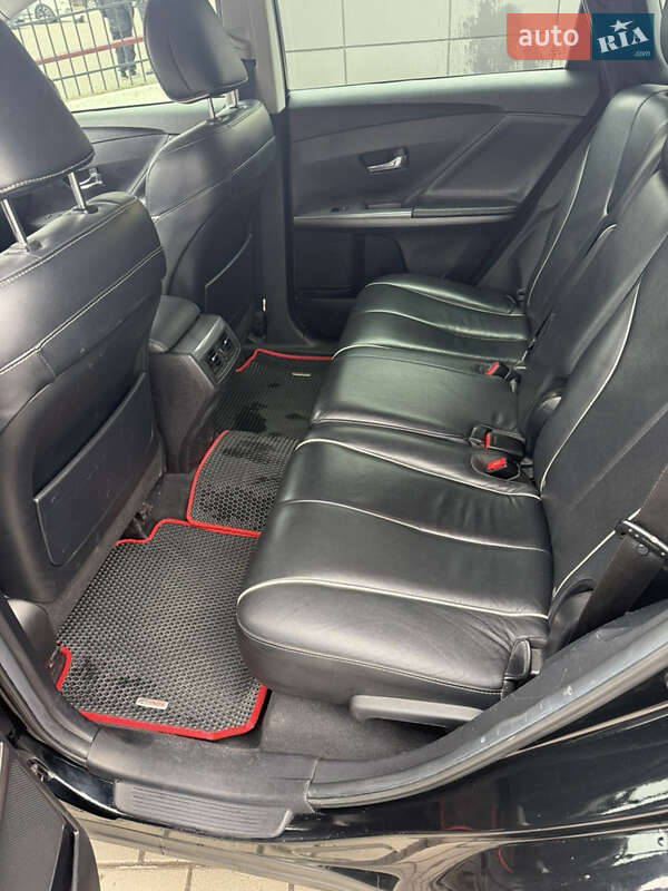 Позашляховик / Кросовер Toyota Venza 2014 в Рівному