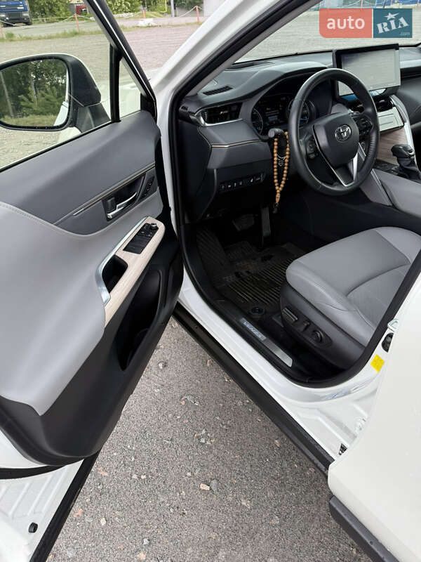 Позашляховик / Кросовер Toyota Venza 2021 в Дніпрі