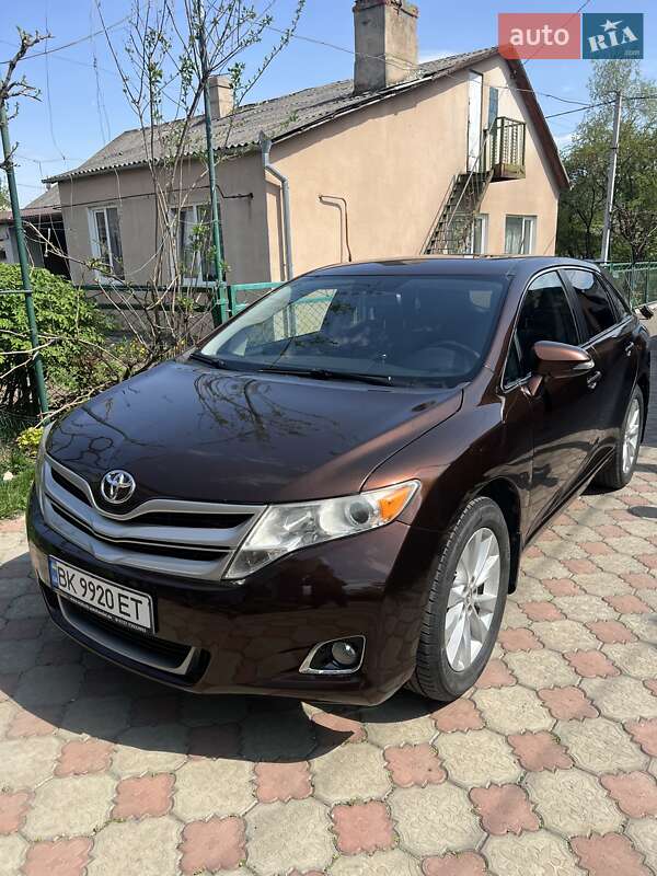Позашляховик / Кросовер Toyota Venza 2013 в 