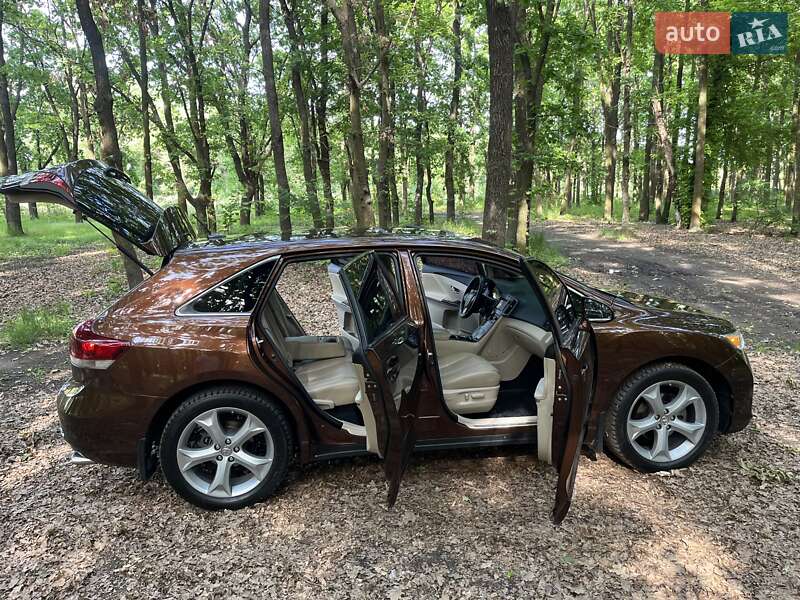 Позашляховик / Кросовер Toyota Venza 2013 в Кривому Розі