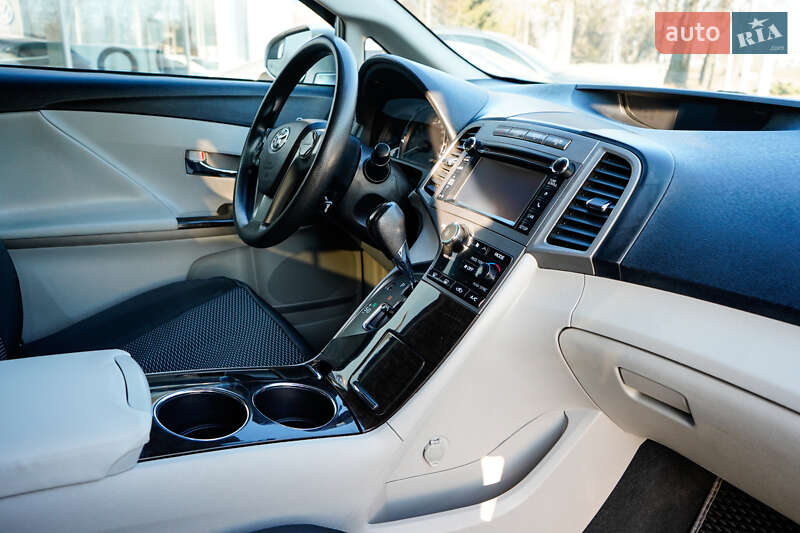Позашляховик / Кросовер Toyota Venza 2014 в Житомирі