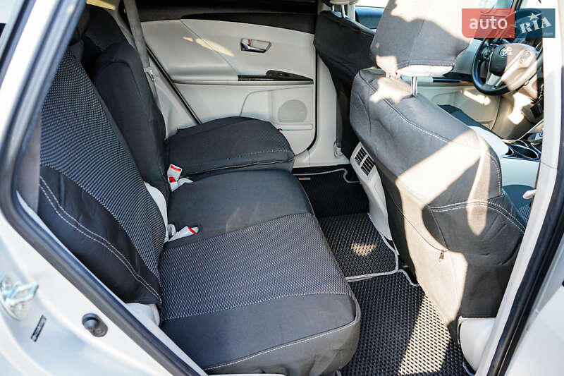 Позашляховик / Кросовер Toyota Venza 2014 в Житомирі