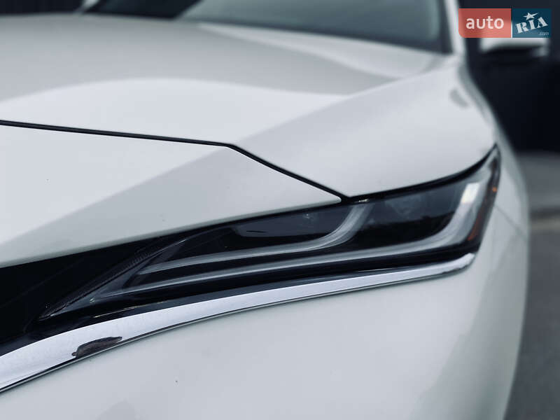 Позашляховик / Кросовер Toyota Venza 2021 в Києві