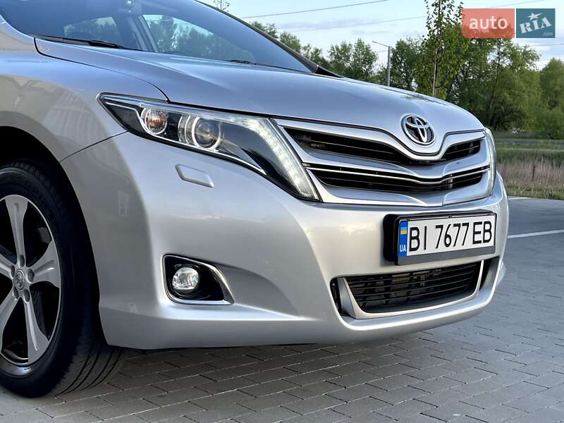 Позашляховик / Кросовер Toyota Venza 2014 в 